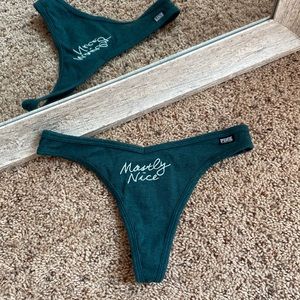 🎄NWOT PINK Christmas thong🎄